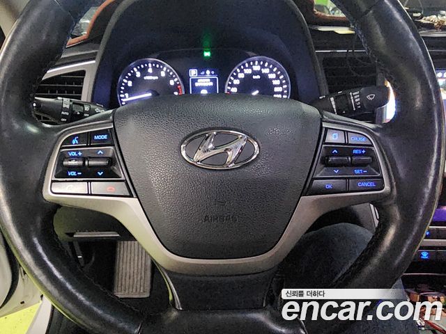 Hyundai AVANTE 2016 — photo 10