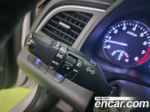 Hyundai AVANTE 2016 — photo 11