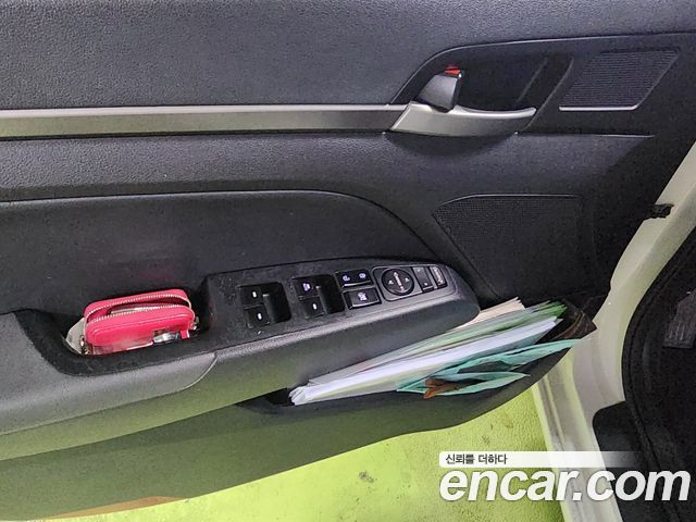 Hyundai AVANTE 2016 — photo 13