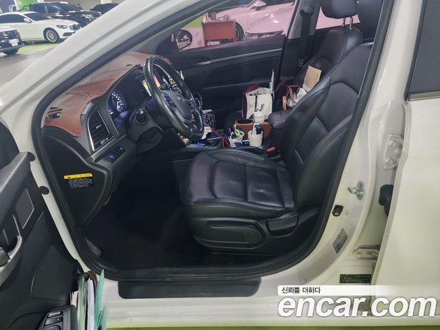 Hyundai AVANTE 2016 — photo 15