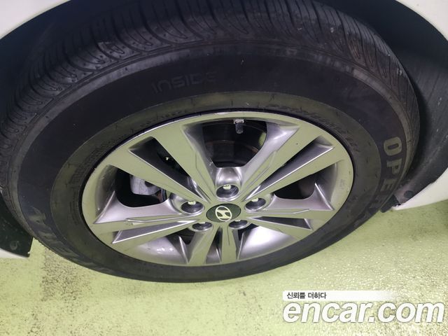 Hyundai AVANTE 2016 — photo 16