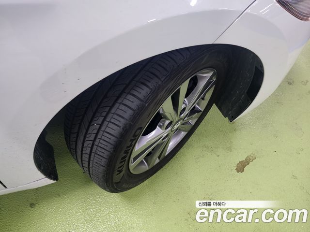 Hyundai AVANTE 2016 — photo 17
