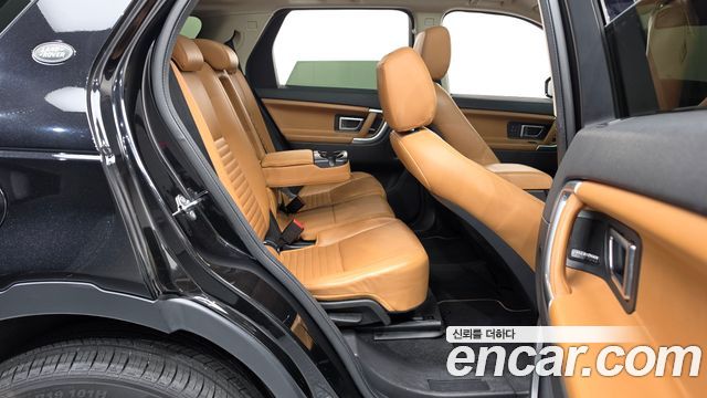 Land Rover Discovery Sport 2019 — photo 17