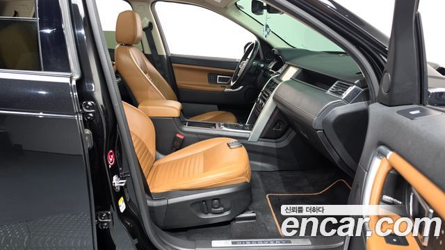 Land Rover Discovery Sport 2019 — photo 16