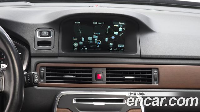 Volvo XC70 2016 — photo 14