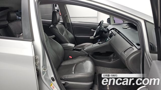 Toyota Prius 2011 — photo 10