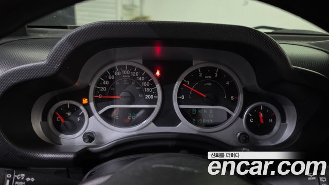 Jeep Wrangler 2010 — photo 11