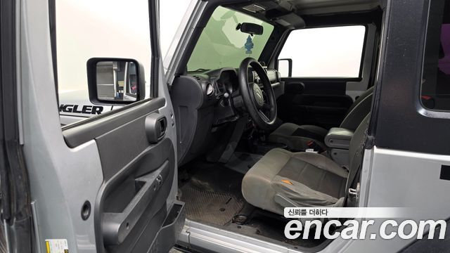 Jeep Wrangler 2010 — photo 13
