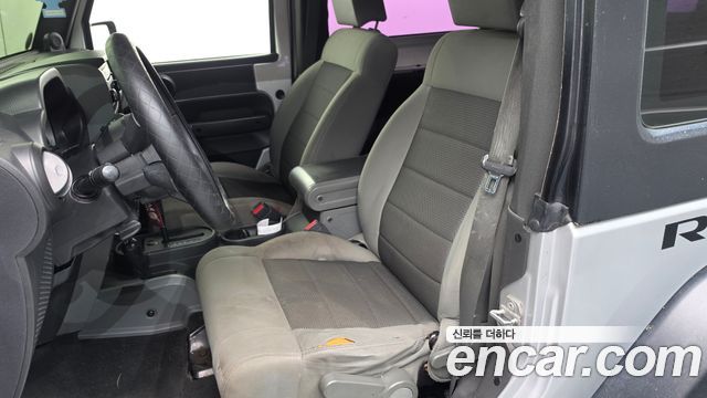 Jeep Wrangler 2010 — photo 17