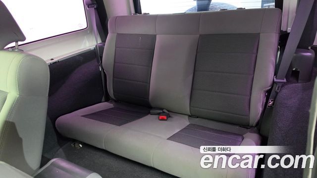 Jeep Wrangler 2010 — photo 18