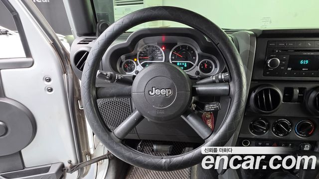 Jeep Wrangler 2010 — photo 19
