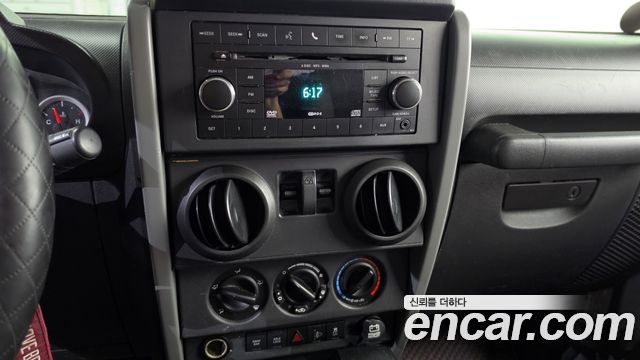 Jeep Wrangler 2010 — photo 20