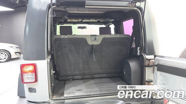Jeep Wrangler 2010 — photo 26