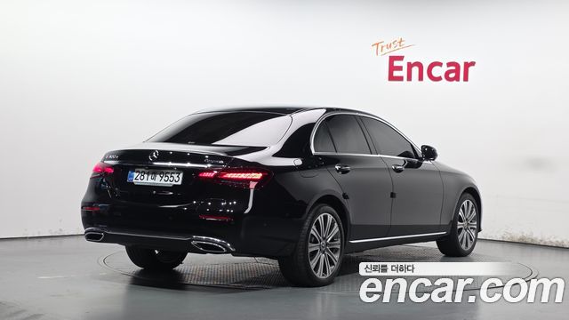 Mercedes-Benz E-Class 2023 — photo 2