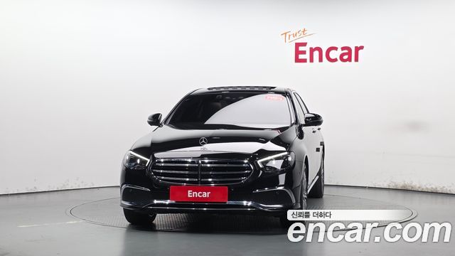 Mercedes-Benz E-Class 2023 — photo 3