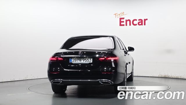 Mercedes-Benz E-Class 2023 — photo 4
