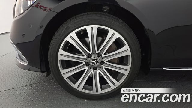 Mercedes-Benz E-Class 2023 — photo 5