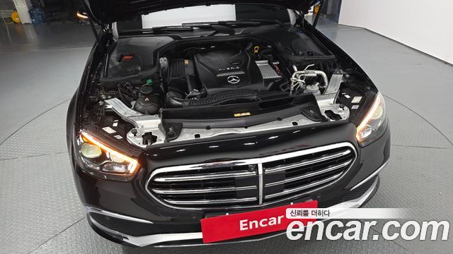 Mercedes-Benz E-Class 2023 — photo 6