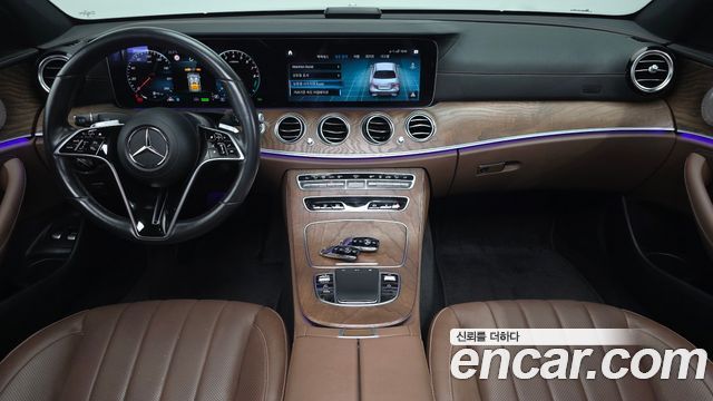 Mercedes-Benz E-Class 2023 — photo 10