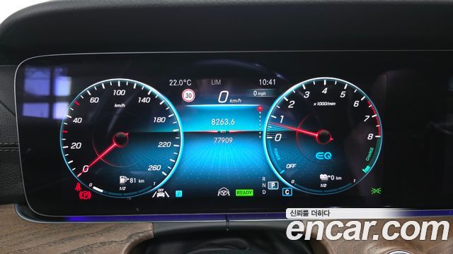 Mercedes-Benz E-Class 2023 — photo 11