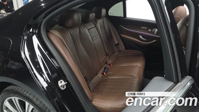 Mercedes-Benz E-Class 2023 — photo 18