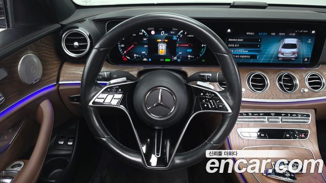 Mercedes-Benz E-Class 2023 — photo 20