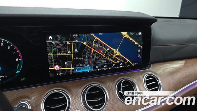 Mercedes-Benz E-Class 2023 — photo 21