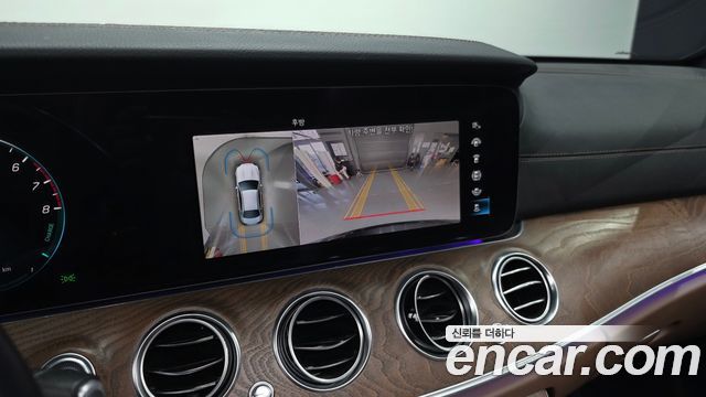 Mercedes-Benz E-Class 2023 — photo 22