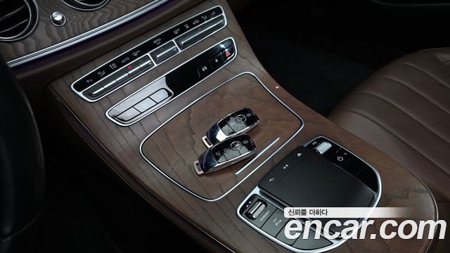 Mercedes-Benz E-Class 2023 — photo 23