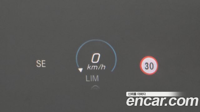 Mercedes-Benz E-Class 2023 — photo 24