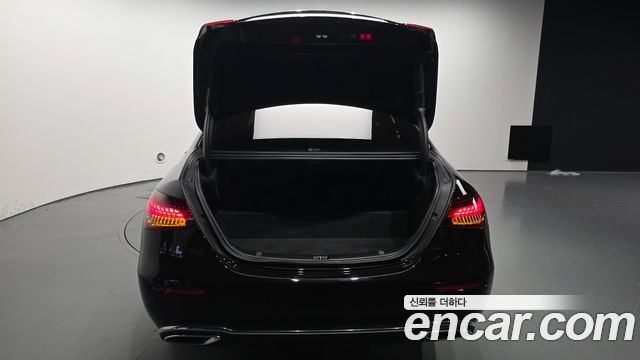Mercedes-Benz E-Class 2023 — photo 26