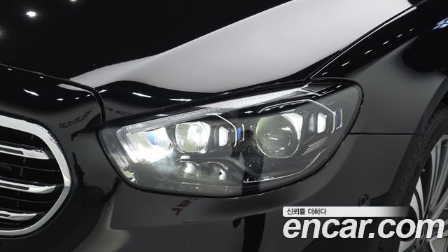 Mercedes-Benz E-Class 2023 — photo 8