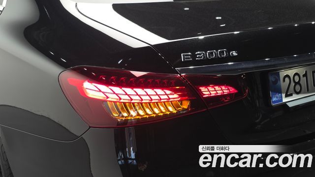 Mercedes-Benz E-Class 2023 — photo 9