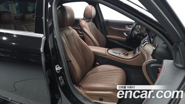 Mercedes-Benz E-Class 2023 — photo 16
