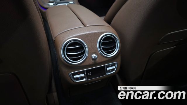 Mercedes-Benz E-Class 2023 — photo 33