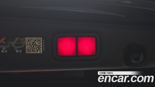 Mercedes-Benz E-Class 2023 — photo 35
