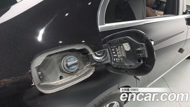 Mercedes-Benz E-Class 2023 — photo 37