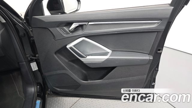 Audi Q3 2023 — photo 14