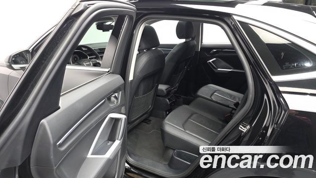 Audi Q3 2023 — photo 16