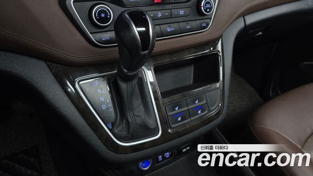 Hyundai Starex 2018 — photo 9