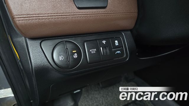Hyundai Starex 2018 — photo 16