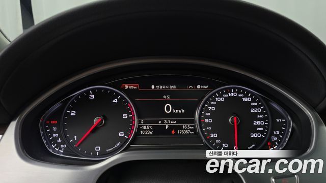 Audi A8 2015 — photo 8
