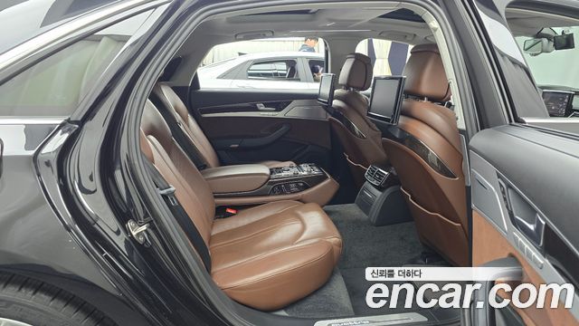 Audi A8 2015 — photo 12