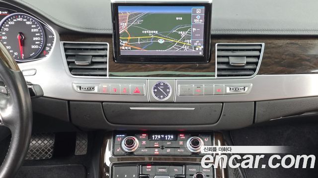 Audi A8 2015 — photo 14