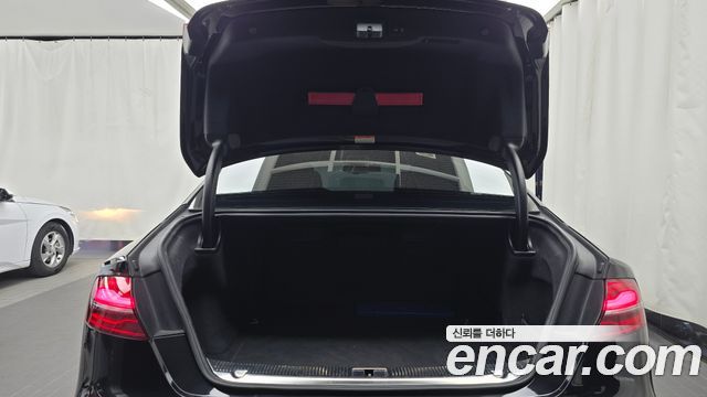 Audi A8 2015 — photo 20