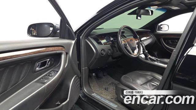 Ford Taurus 2016 — photo 13