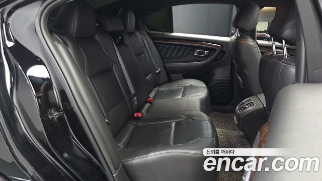 Ford Taurus 2016 — photo 18