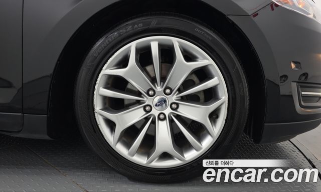 Ford Taurus 2016 — photo 7