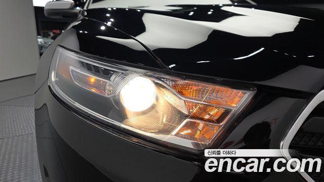 Ford Taurus 2016 — photo 8