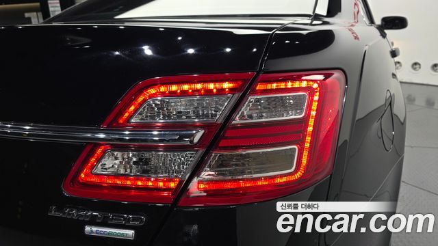 Ford Taurus 2016 — photo 9